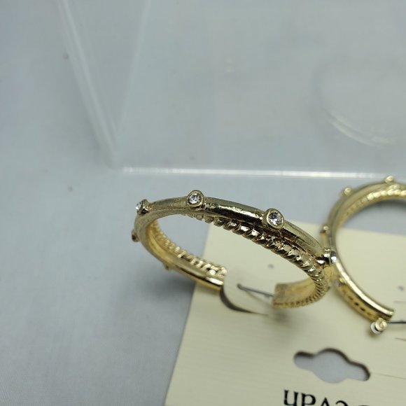 2 PAIRS OF DEVAN & MYSTIQUE GOLD TWISTED GOLD HOOP EARRINGS WITH RHINESTONES - Picture 5 of 6